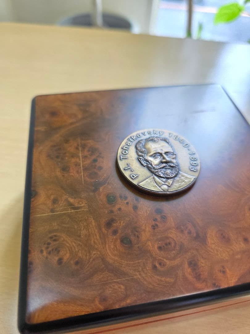 REUGE　ディスクオルゴール　ドーム型クルミ象嵌箱　17枚ディスク付