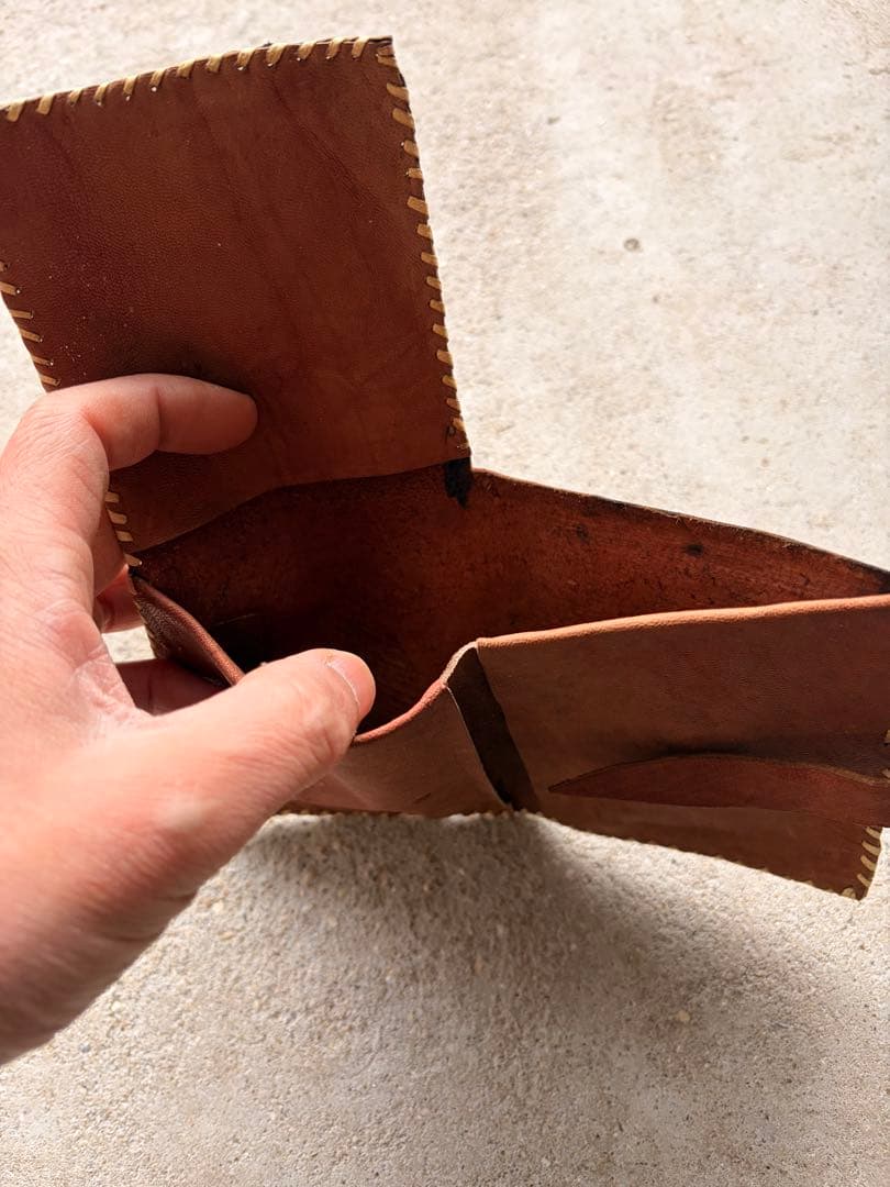 革製　ハンドクラフト　トライバル　民族　部族　工芸品　財布　革細工