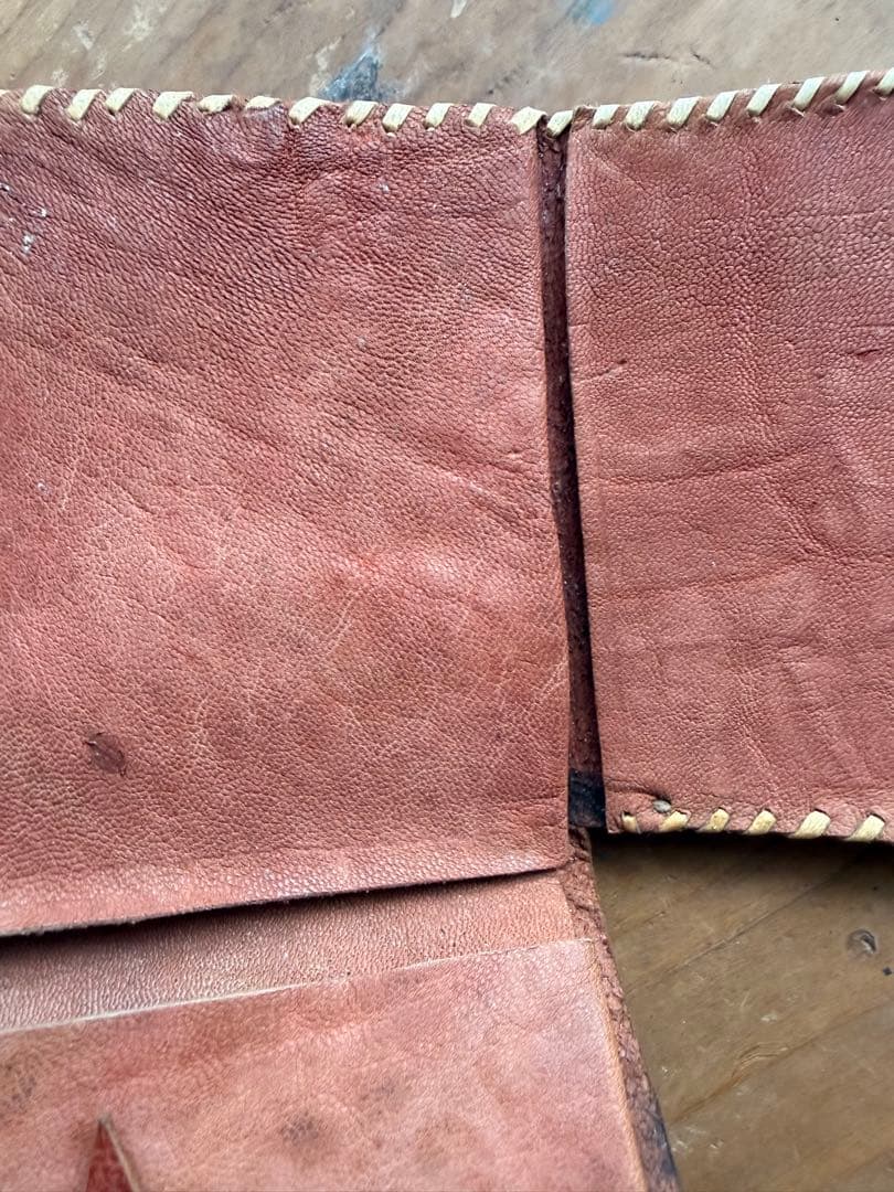 革製　ハンドクラフト　トライバル　民族　部族　工芸品　財布　革細工