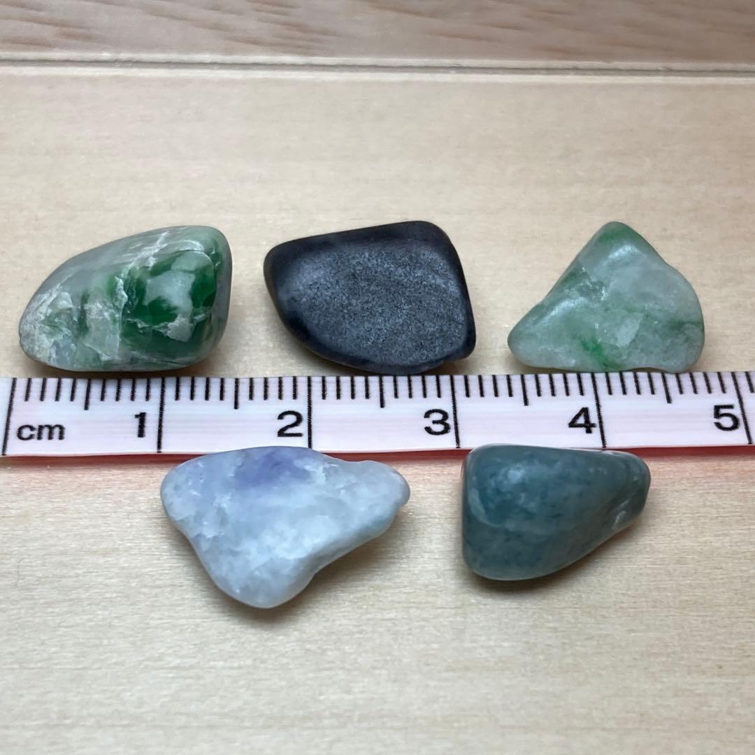 糸魚川翡翠　奇跡の５石　翡翠　原石　8.6ｇ　木箱付き