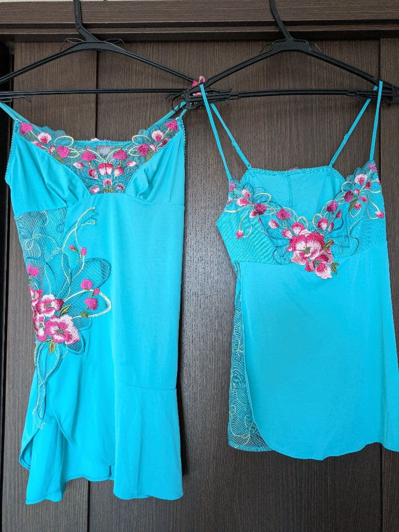 【美品2点】サルート⭐キャミソールとスリップ 2枚セット⭐他同シリーズ色違いあり