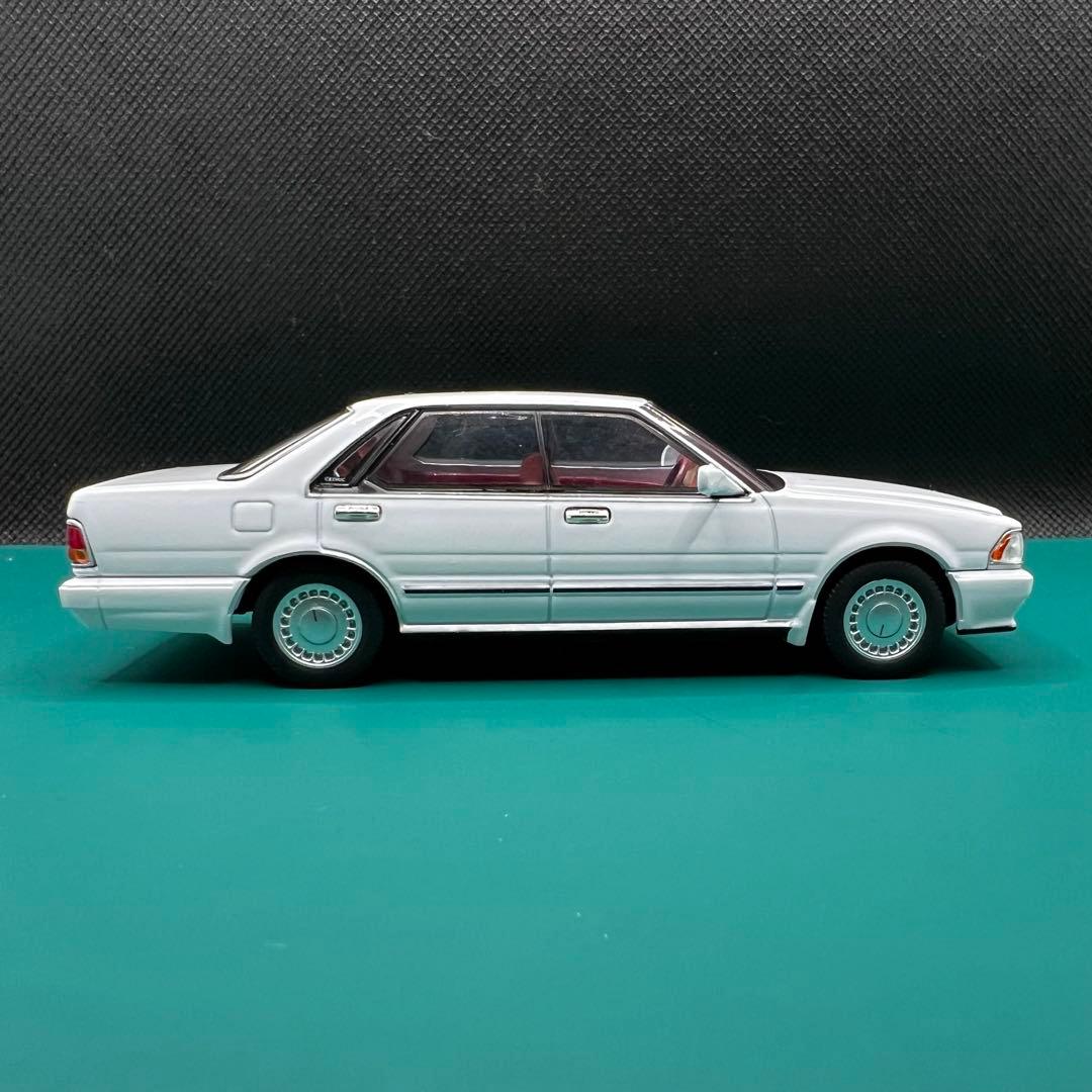 セドリック1987 トミカリミテッドヴィンテージ ネオ　LV-N43 22a 白