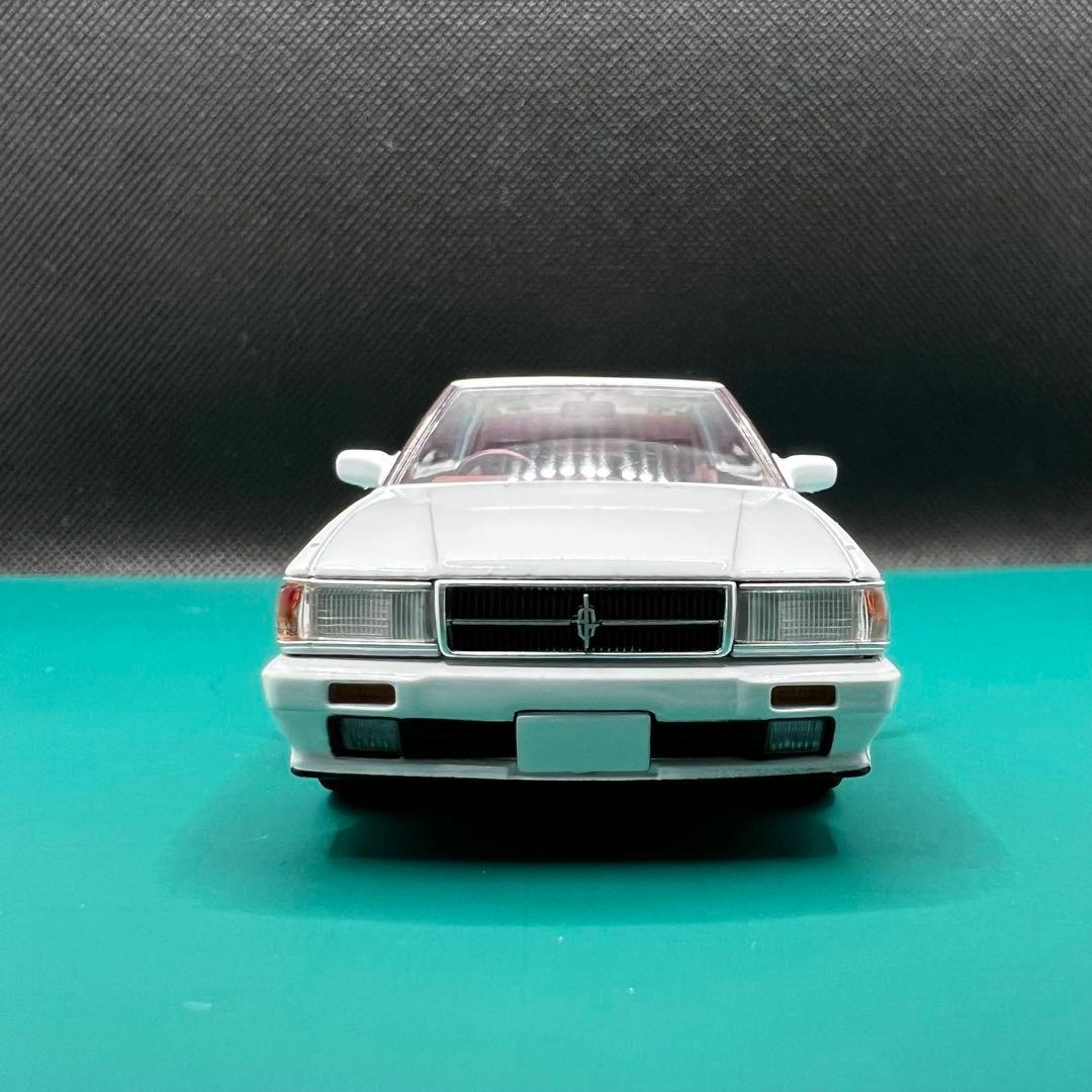 セドリック1987 トミカリミテッドヴィンテージ ネオ　LV-N43 22a 白