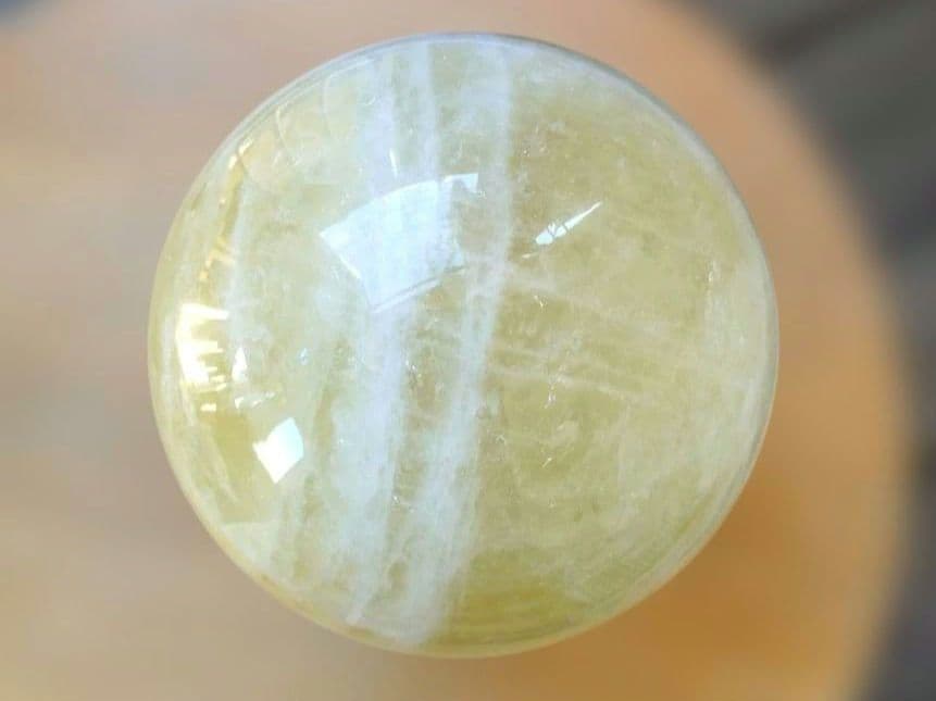 【割引特価】シトリンクォーツ 黄水晶 丸玉 スフィア 2.5Kg 木製台座付き！